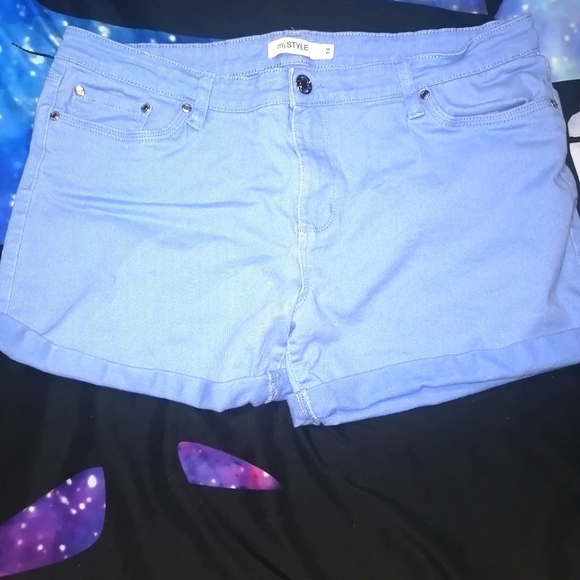 Shorts - Picture 1 of 2